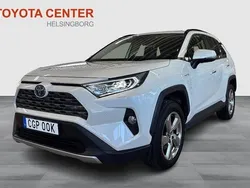 Vit Begagnad 2019 Toyota RAV4 Hybrid SUV | 304 900 kr (Marknadspris)