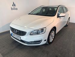 Vit Begagnad 2015 Volvo V60 Momentum Kombi | 169 000 kr (Marknadspris)