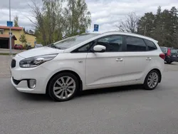 Vit Begagnad 2016 Kia Carens Minibuss | 137 000 kr (Marknadspris)