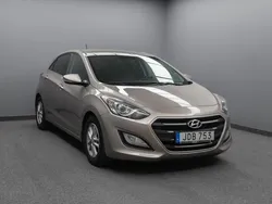 Ljusbrun Begagnad 2015 Hyundai i30 Comfort Halvkombi | 74 900 kr
