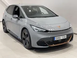 Ljusgrå (vaporgrau) Begagnad 2023 Cupra Born Halvkombi | 259 900 kr (Marknadspris)
