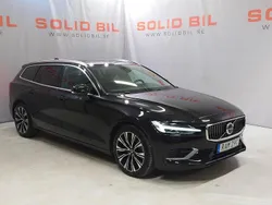 Svart (onyx black) Begagnad 2023 Volvo V60 Core Kombi | 384 900 kr (Marknadspris)