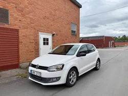 Vit Begagnad 2010 VW Polo Halvkombi | 74 900 kr (Marknadspris)
