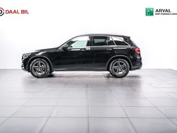 Svart Begagnad 2021 Mercedes GLC220 AMG SUV | 414 900 kr (Marknadspris)