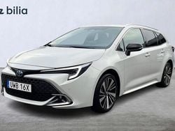 Grå Begagnad 2025 Toyota Corolla Style Kombi | 334 800 kr (Marknadspris)