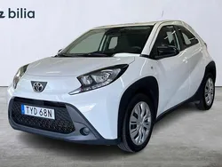 Vit Begagnad 2022 Toyota Aygo Play Halvkombi | 169 000 kr (Marknadspris)