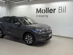 Mörkgrå Ny 2025 VW Tiguan Edition SUV | 547 800 kr (Marknadspris)