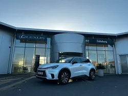 Vit Begagnad 2024 Lexus LBX SUV | 355 000 kr (Marknadspris)