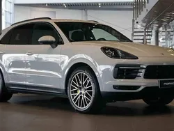 Grå Begagnad 2022 Porsche Cayenne SUV | 795 000 kr