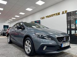 Grå Begagnad 2016 Volvo V40 CC Momentum Kombi | 129 900 kr (Marknadspris)