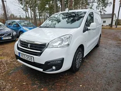 Vit Begagnad 2016 Peugeot Partner Minibuss | 75 999 kr (Marknadspris)
