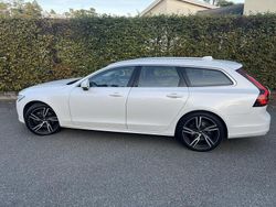 Vit Begagnad 2021 Volvo V90 Momentum Kombi | 260 000 kr (Dyr)