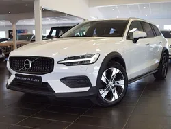 Vit Begagnad 2020 Volvo V60 CC Kombi | 239 900 kr (Marknadspris)
