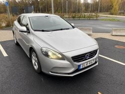 Grå Begagnad 2013 Volvo V40 Momentum Kombi | 68 000 kr (Bra pris)