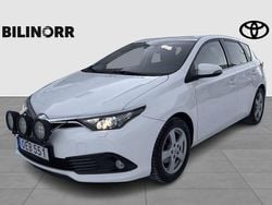 Vit Begagnad 2016 Toyota Auris Halvkombi | 119 900 kr (Marknadspris)