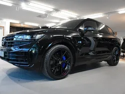 Svart (grenadilla black metallic) Ny 2024 VW Touareg Black Edition SUV | 1 177 200 kr (Dyr)
