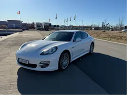 Porsche Panamera 4