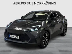 Mörkgrå (grå) Begagnad 2023 Toyota C-HR Style SUV | 344 000 kr (Marknadspris)