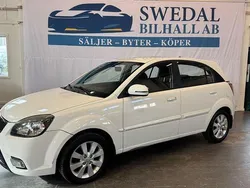 Vit Begagnad 2011 Kia Rio Halvkombi | 59 800 kr