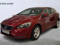 Röd Begagnad 2015 Volvo V40 Momentum Kombi | 149 000 kr (Marknadspris)