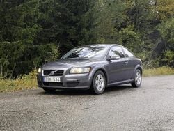 Grå Begagnad 2009 Volvo C30 Kinetic Halvkombi | 31 500 kr (Marknadspris)