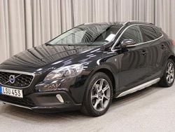 Svart Begagnad 2015 Volvo V40 CC Ocean Race Kombi | 149 800 kr