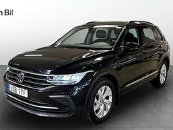 Svart Begagnad 2021 VW Tiguan Life SUV | 269 800 kr (Marknadspris)