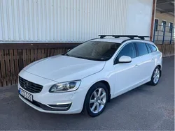 Vit Begagnad 2018 Volvo V60 Momentum Kombi | 119 900 kr (Marknadspris)