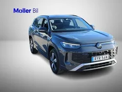 Grå (dolphin grey metallic) Ny 2025 VW Tayron Life SUV | 489 900 kr (Superpris)
