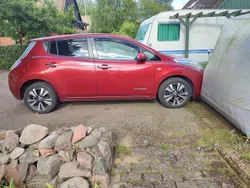 Röd Begagnad 2015 Nissan Leaf Halvkombi | 79 000 kr (Marknadspris)