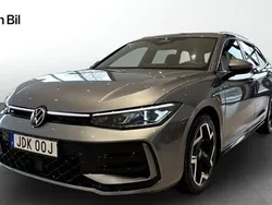 Mörkgrå Begagnad 2024 VW Passat R-line Kombi | 539 900 kr