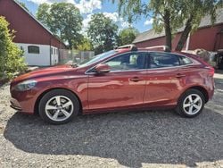 Röd Begagnad 2016 Volvo V40 Momentum Kombi | 89 995 kr (Superpris)