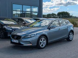 Grå Begagnad 2014 Volvo V40 Kinetic Kombi | 99 900 kr (Marknadspris)