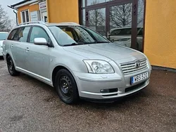 Silver Begagnad 2004 Toyota Avensis Kombi | 39 900 kr (Marknadspris)