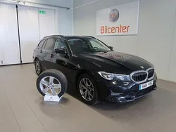 Svart Begagnad 2020 BMW 320 Kombi | 274 900 kr (Bra pris)