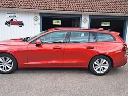 Röd (röd metallic) Begagnad 2019 Volvo V60 Momentum Kombi | 249 000 kr (Bra pris)