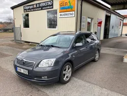 Grå Begagnad 2003 Toyota Avensis Kombi | 13 900 kr (Marknadspris)