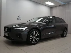 Grå Begagnad 2024 Volvo V60 Plus Kombi | 389 900 kr (Marknadspris)