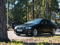 Svart Begagnad 2008 BMW 325 Comfort Edition Sportkupé | 1 000 kr