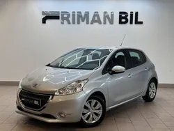 Ljusgrå (grå) Begagnad 2014 Peugeot 208 Halvkombi | 64 900 kr (Marknadspris)