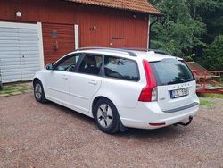 Vit Begagnad 2010 Volvo V50 Momentum Kombi | 20 000 kr (Superpris)