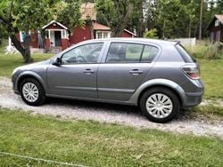 Grå Begagnad 2008 Opel Astra Halvkombi | 23 000 kr (Marknadspris)
