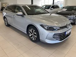 Silver (oyster silver metallic) Begagnad 2024 VW Passat Business Kombi | 354 000 kr (Marknadspris)