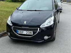 Blå Begagnad 2013 Peugeot 208 Halvkombi | 59 000 kr (Marknadspris)