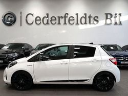 Vit Begagnad 2019 Toyota Yaris Hybrid Sport Halvkombi | 179 900 kr (Superpris)