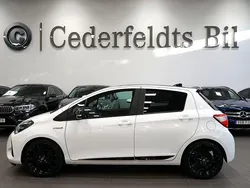 Vit Begagnad 2019 Toyota Yaris Hybrid Sport Halvkombi | 179 900 kr (Superpris)