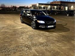 Svart Begagnad 2012 Volvo V70 R-Design Kombi | 115 000 kr (Marknadspris)