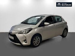 Silver Begagnad 2018 Toyota Yaris Hybrid Active Halvkombi | 119 000 kr (Marknadspris)