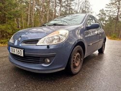 Röd Begagnad 2004 Renault Clio R.S. Expression Halvkombi | 14 900 kr (Dyr)