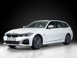 Vit Begagnad 2022 BMW 330e M Sport Kombi | 339 000 kr (Marknadspris)